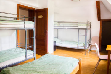 Pokój wieloosobowy w Ośrodku Górskim Kordon, łóżka piętrowe